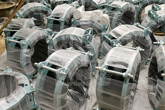 萬(wàn)水泉污水處理廠采購(gòu)鞏義鑫利單球體橡膠接頭