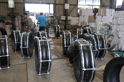 襯四氟可曲撓<a href=http://www.xinligd.com target=_blank class=infotextkey>橡膠接頭</a>和普通<a href=http://www.xinligd.com target=_blank class=infotextkey>橡膠接頭</a>有什么區(qū)別